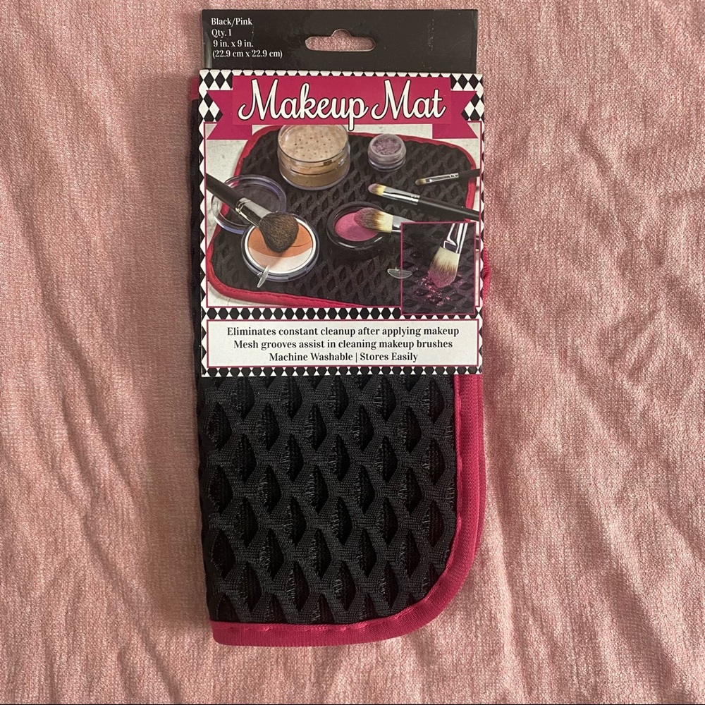💕HOST PICK💕FREE ADDON NWT MAKEUP MAT